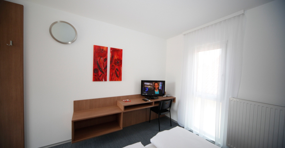 Vollausgestattete Zimmer und Apartments mit Flat TV